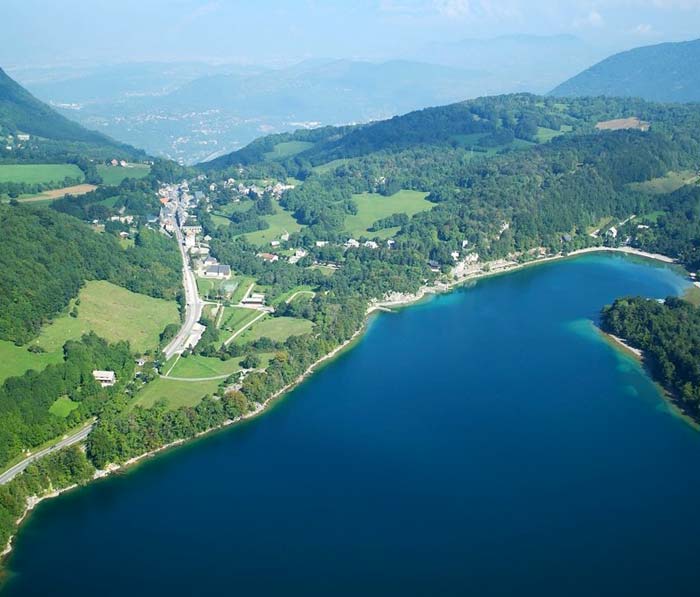 Photo aerienne du camping lac de Laffrey